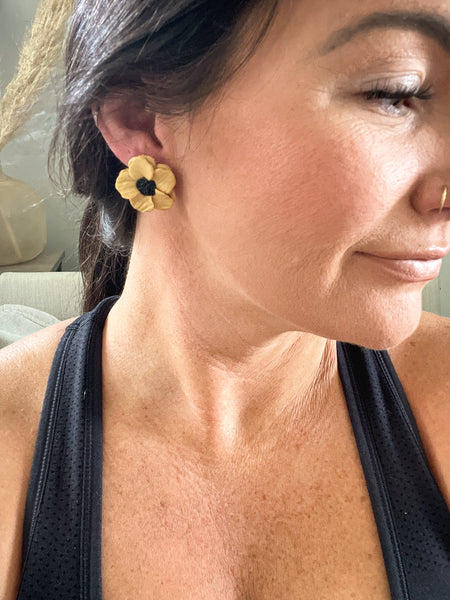 YELLOW FLOWER STUD