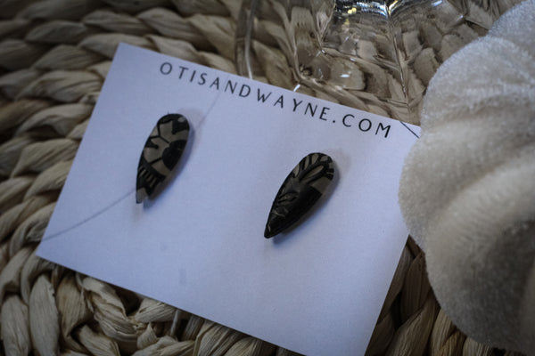 SMALL DAGGER STUD