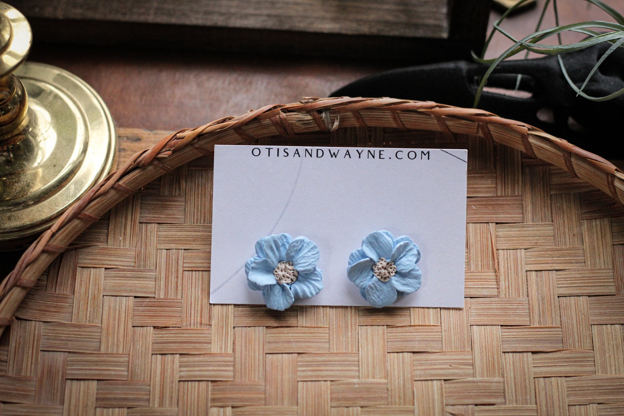 BLUE FLOWER STUD