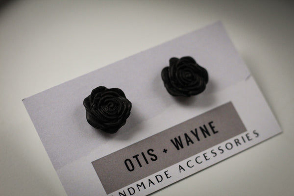 BLACK FLOWER STUD