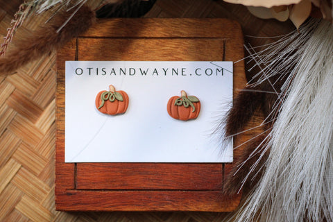 ORANGE PUMPKIN STUD