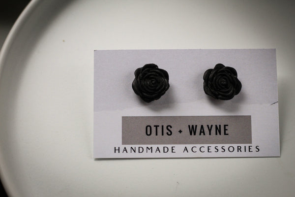 BLACK FLOWER STUD
