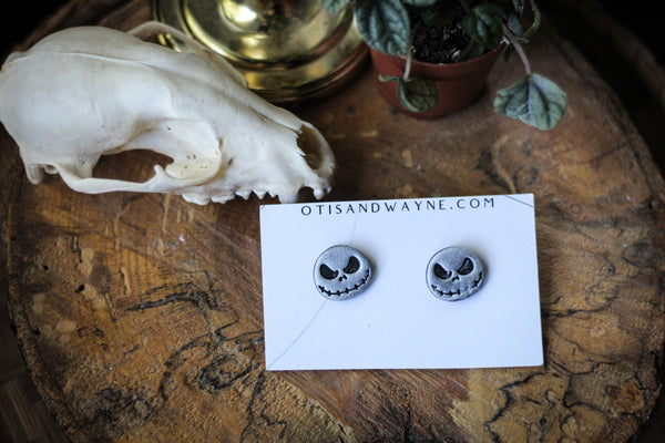 SKELETON STUD