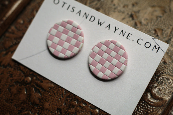 LARGE LIGHT PINK CHECKER